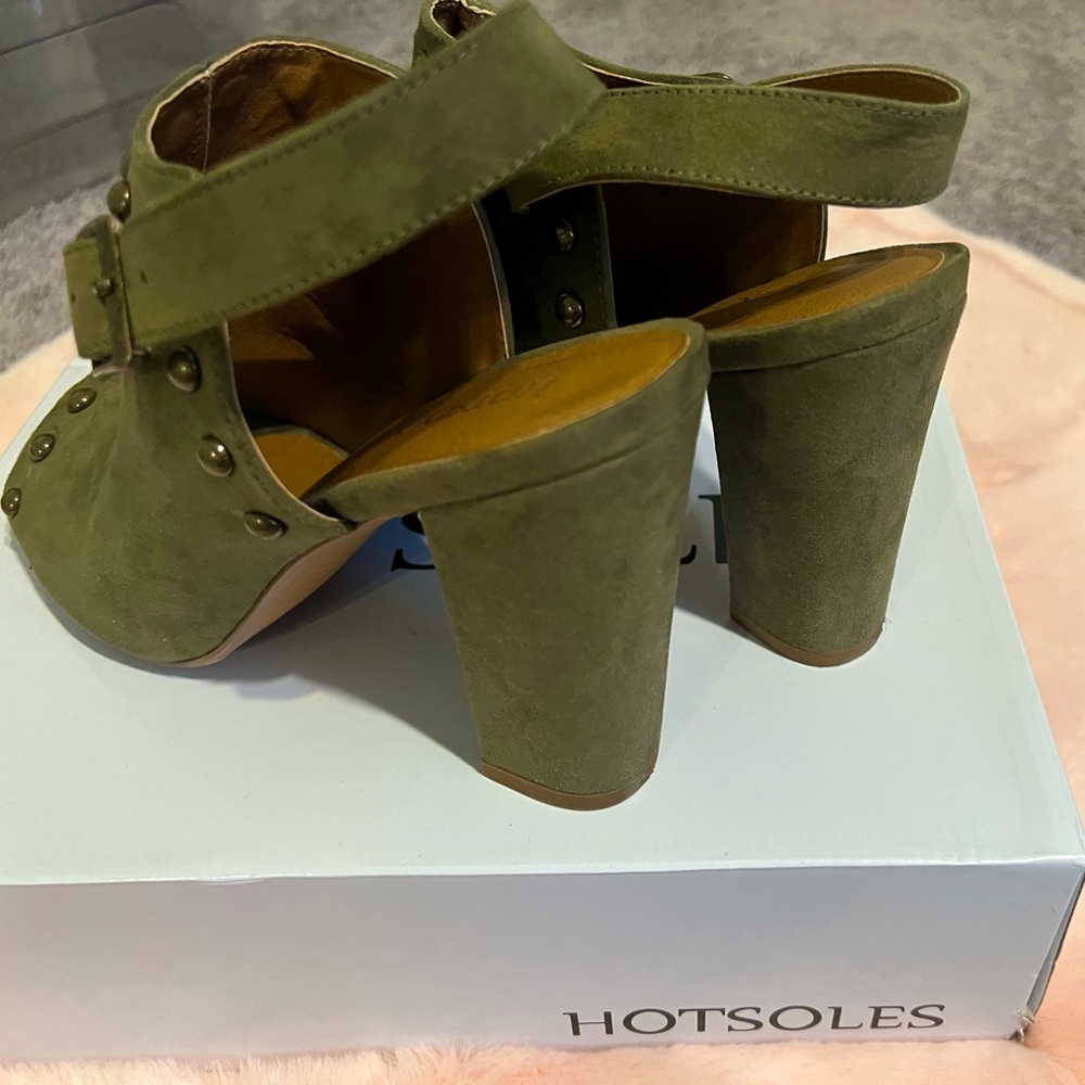 Chunky Olive green heels